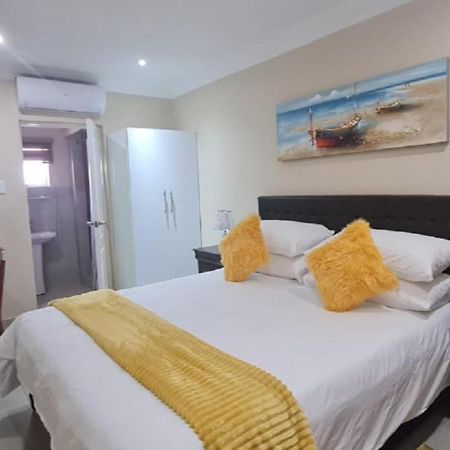 Benoni N12 Hotel Luaran gambar