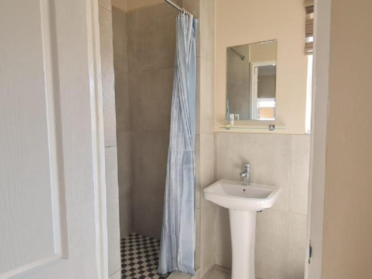 Benoni N12 Hotel Luaran gambar
