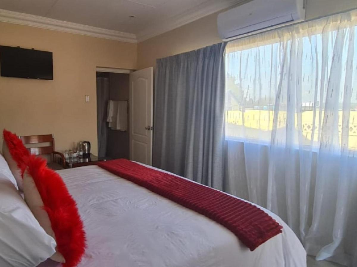 Benoni N12 Hotel Luaran gambar