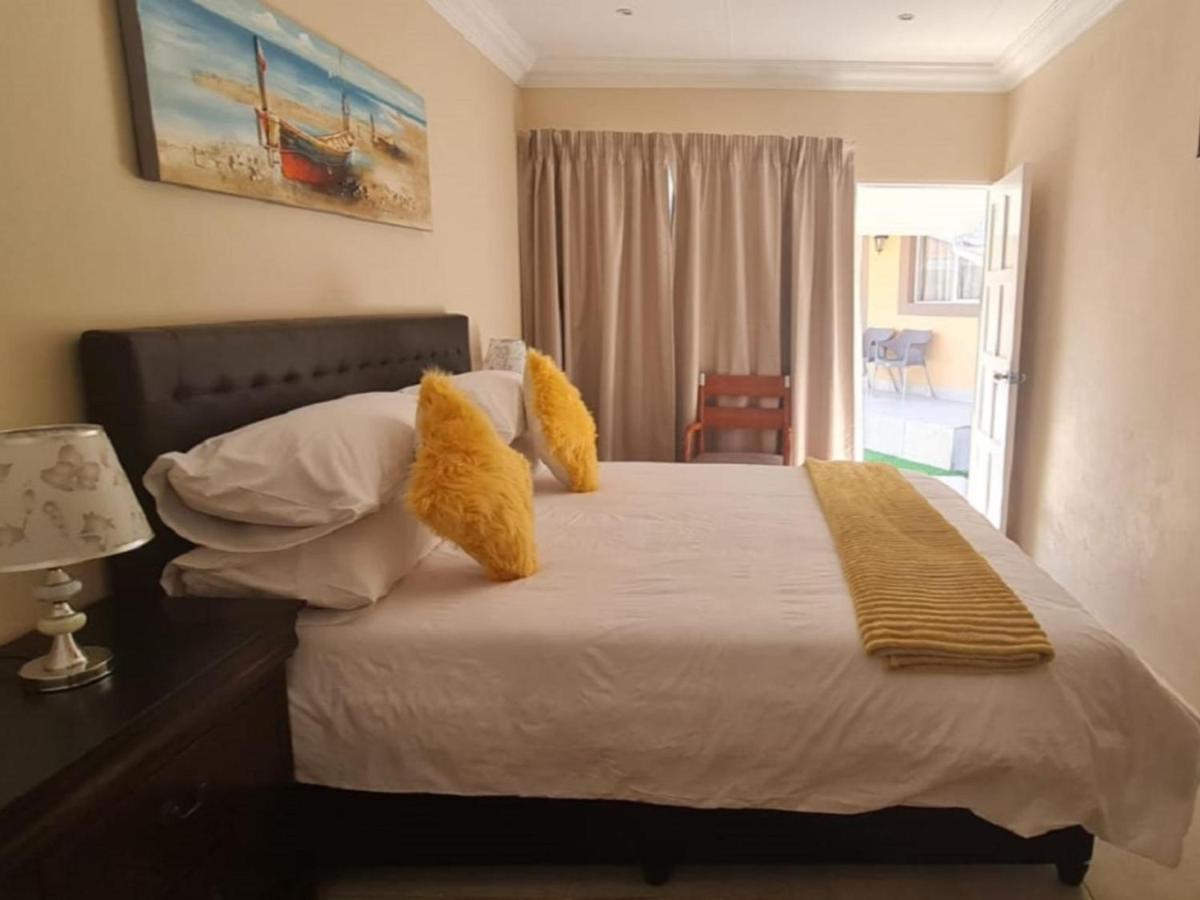 Benoni N12 Hotel Luaran gambar