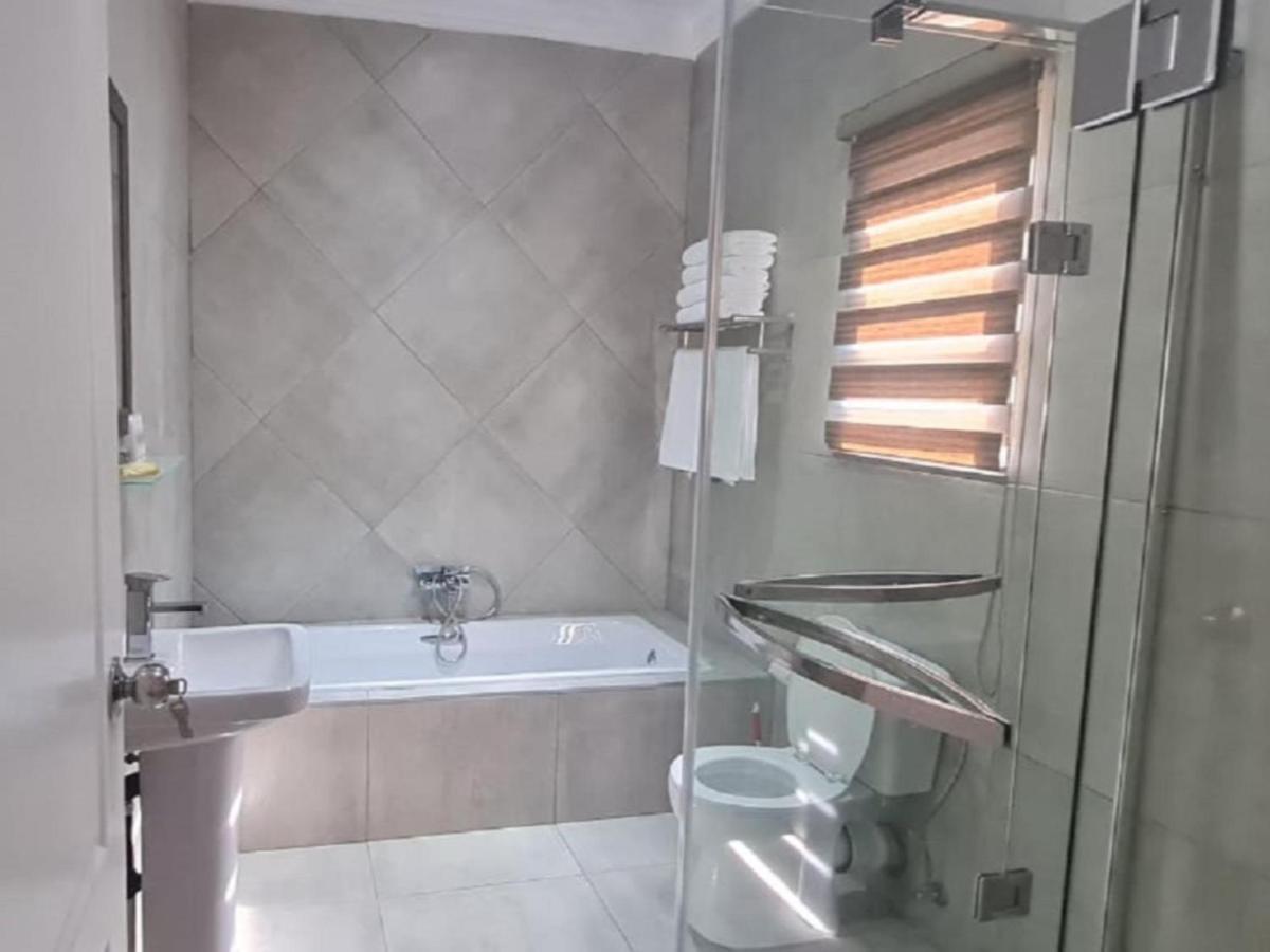 Benoni N12 Hotel Luaran gambar