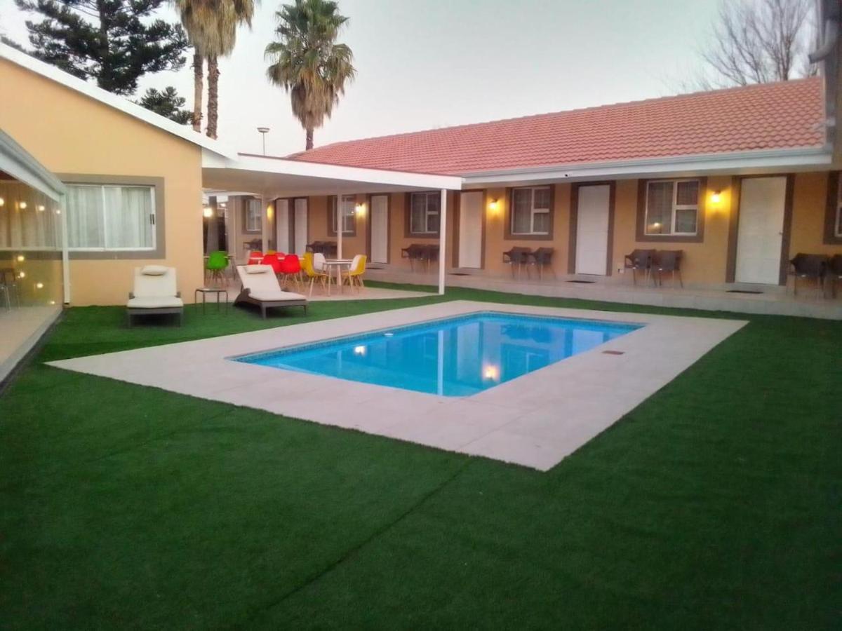 Benoni N12 Hotel Luaran gambar