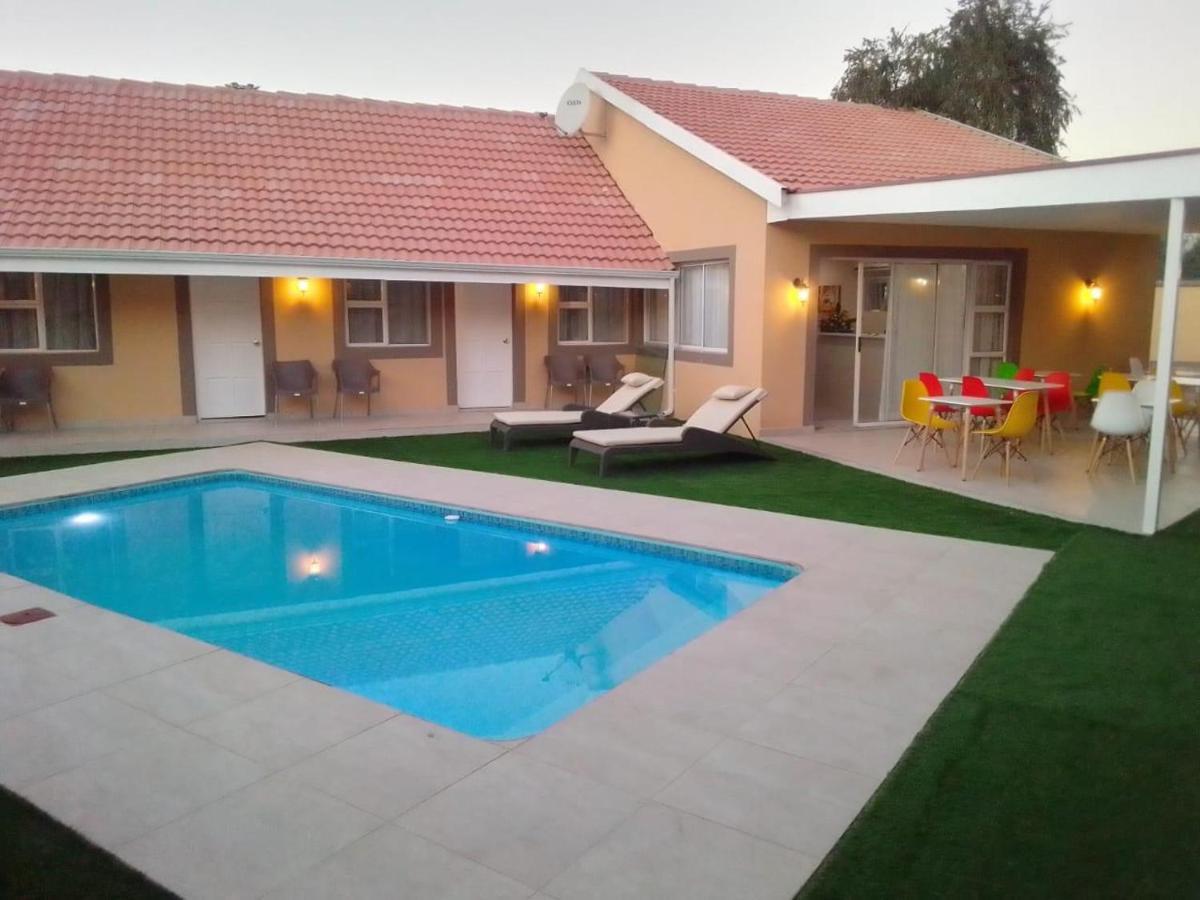 Benoni N12 Hotel Luaran gambar