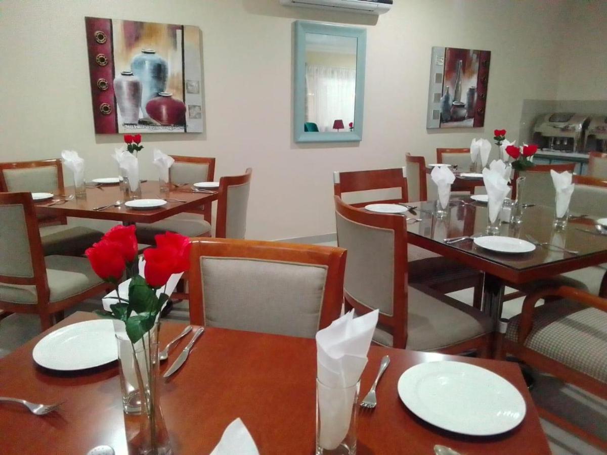 Benoni N12 Hotel Luaran gambar