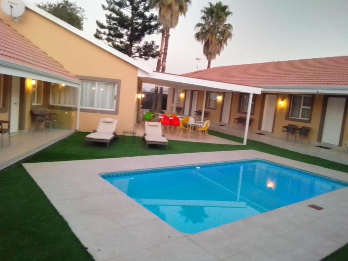 Benoni N12 Hotel Luaran gambar