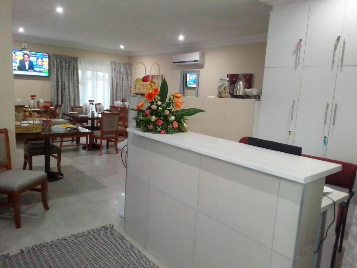 Benoni N12 Hotel Luaran gambar